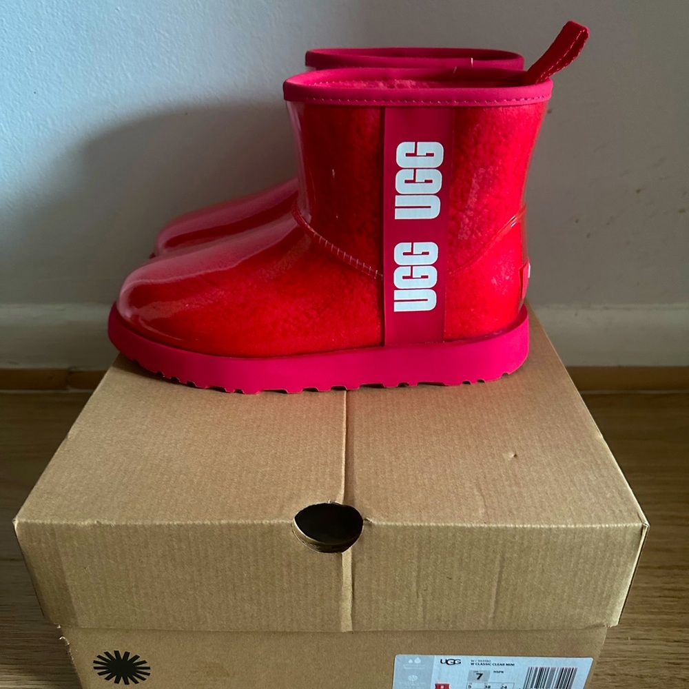 UGG Classic Clear Mini Boots Sz 7/38 Red NIB